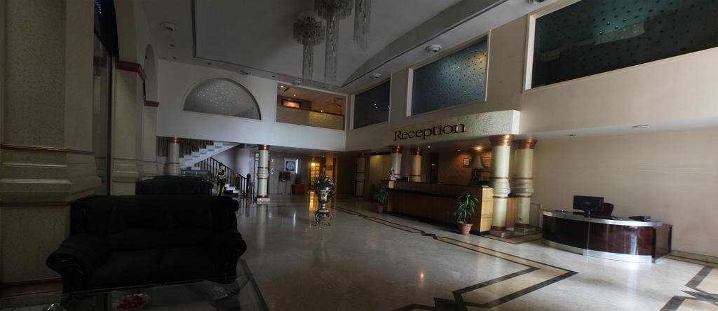 Hotel Grand International Райпур Екстер'єр фото