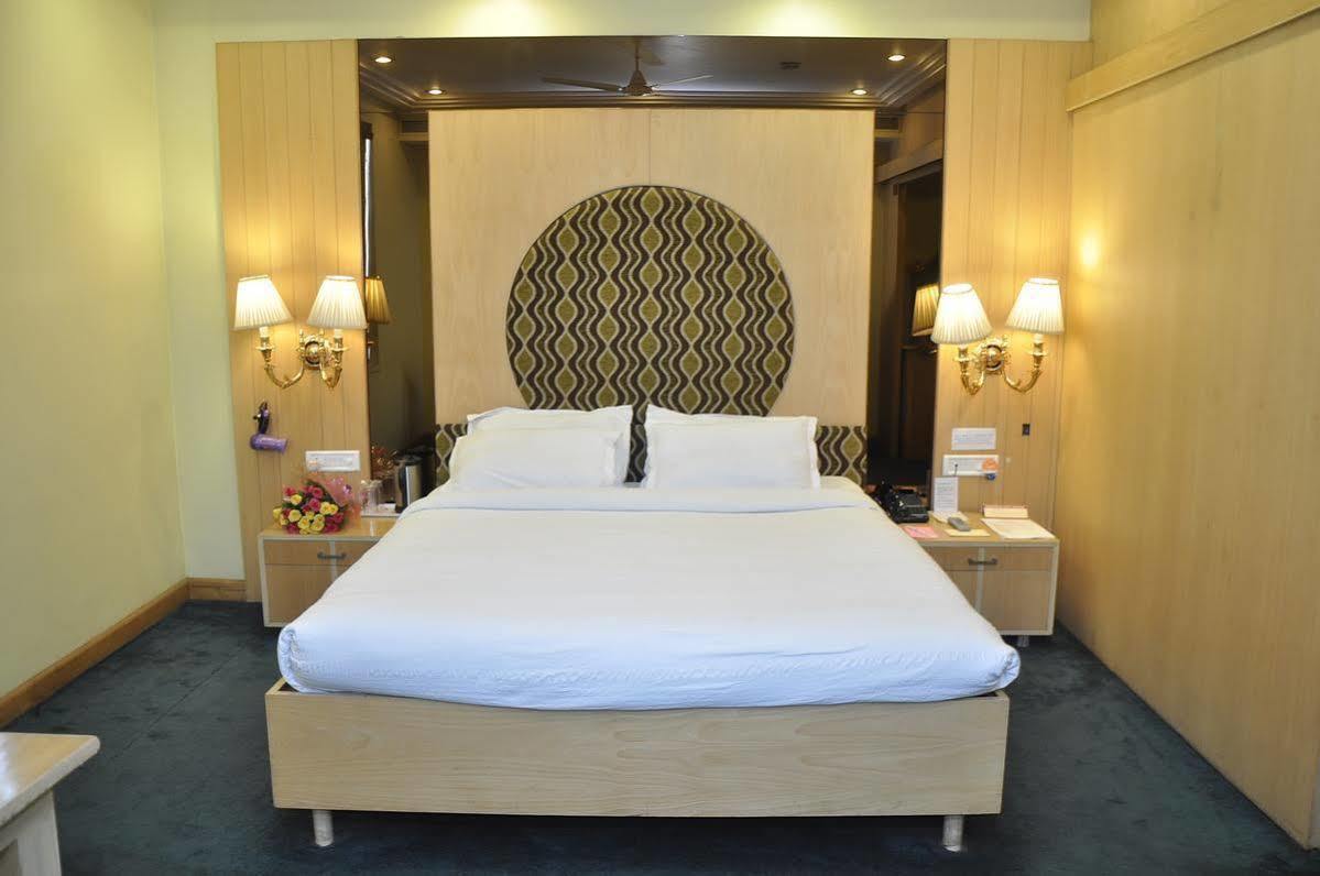 Hotel Grand International Райпур Екстер'єр фото