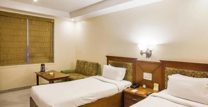 Hotel Grand International Райпур Екстер'єр фото